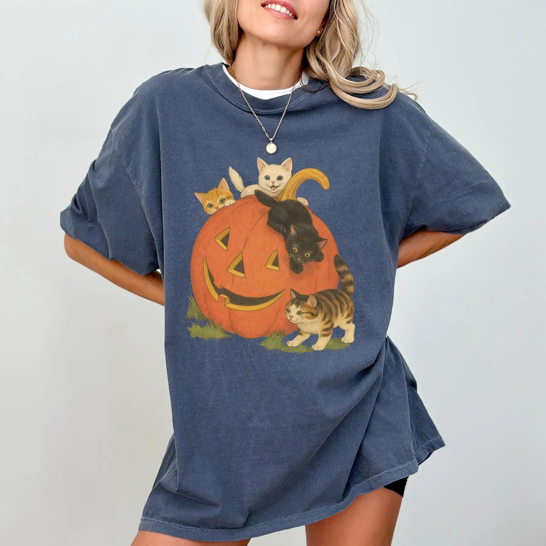 ChicCotton Vintage 90s Cat Halloween Comfort Colors Shirt - Retro Jack-o-lantern Graphic Tee for Cat Lovers